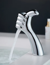 AquaFalls Solo – Waterval Wastafelkraan in Massief Messing