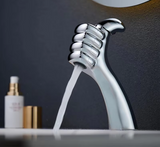 AquaFalls Solo – Waterval Wastafelkraan in Massief Messing