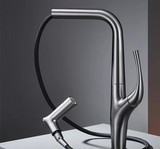 AquaLuxe – Luxe Uittrekbare Keukenmengkraan in Geborsteld Goud & Zwart