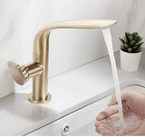 AquaLux Wastafelkraan – Draaibare Luxe Koud-Warm Kraan met Messing Behuizing