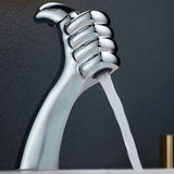 AquaFalls Solo – Waterval Wastafelkraan in Massief Messing