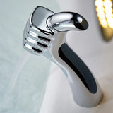 AquaFalls Solo – Waterval Wastafelkraan in Massief Messing