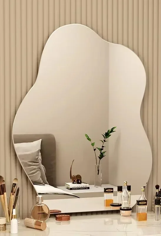 NordiGlow Onregelmatige LED-Spiegel – Scandinavisch Design