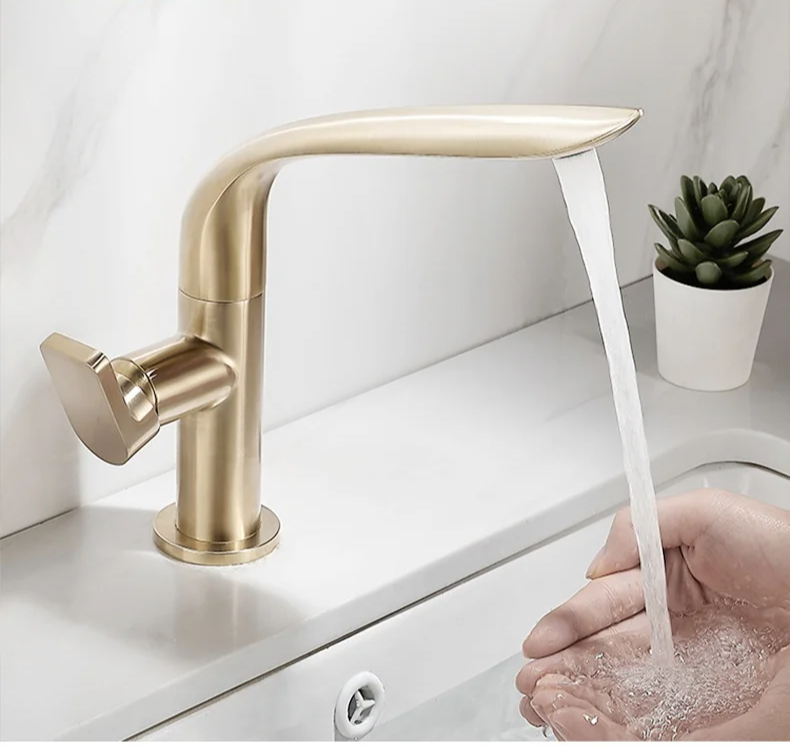 AquaLux Wastafelkraan – Draaibare Luxe Koud-Warm Kraan met Messing Behuizing