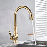 Gouden Keukenkraan met Uittrekbare Spuiter – Messing | Warm & Koud Water
