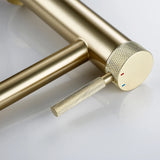 GoldKnurl One – Luxe Geborsteld Gouden Wastafelkraan met 360° Rotatie