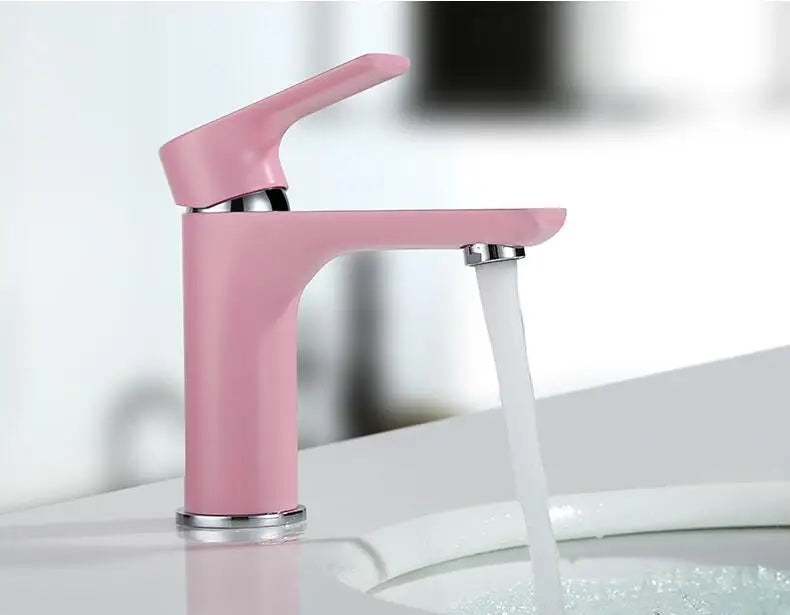 Amora Wastafelkraan – Stijlvolle Koud/Warm Waterkraan met Messing Behuizing