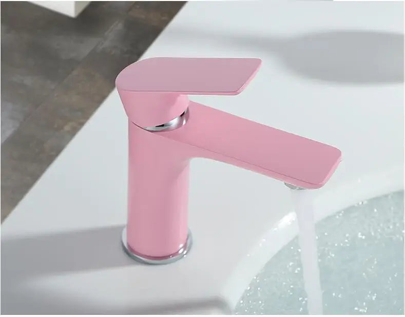 Amora Wastafelkraan – Stijlvolle Koud/Warm Waterkraan met Messing Behuizing