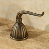Wandgemonteerde Wastafelkraan – Antiek Messing | 8 Inch Spreiding | Enkele Handgreep | Klassiek Design