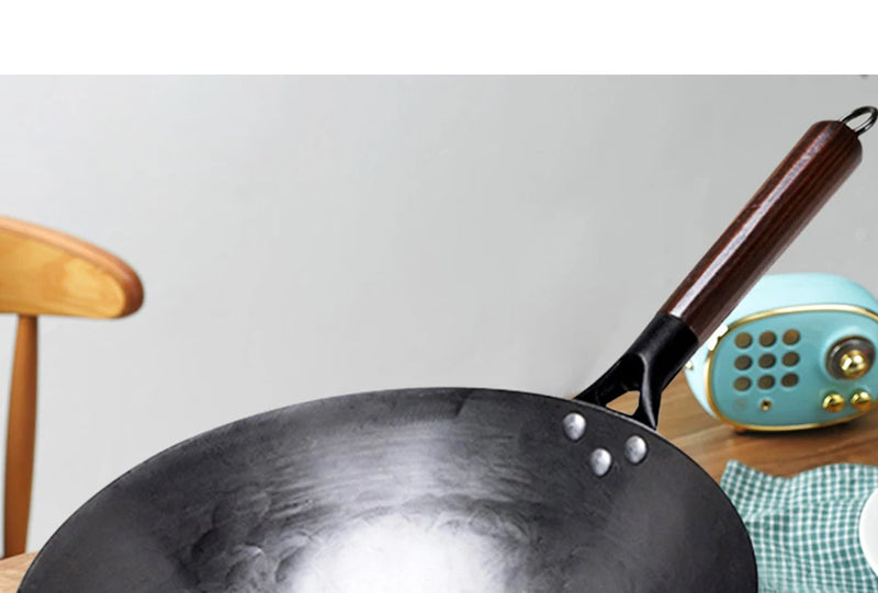 ForgePro – Handgesmede Pure IJzeren Wok met Houten Handvat