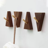 TriLuxe Driehoek Wandhaak – Messing & Massief Hout