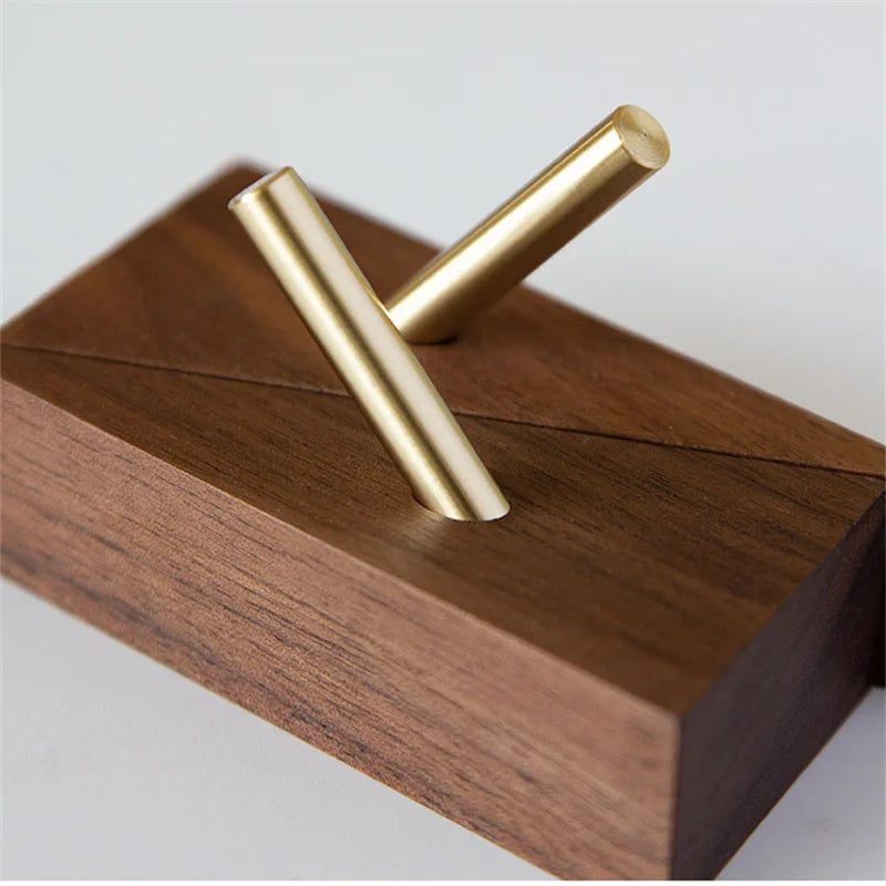 TriLuxe Driehoek Wandhaak – Messing & Massief Hout