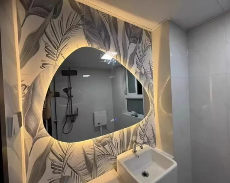 NordiLux Design Badkamerspiegel – Slimme LED Wandspiegel met Onregelmatige Vorm en Aluminium Frame