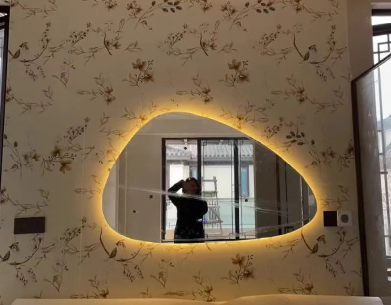 NordiLux Design Badkamerspiegel – Slimme LED Wandspiegel met Onregelmatige Vorm en Aluminium Frame