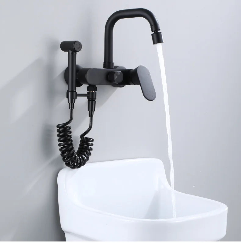 AquaJet Zwart Messing Wandkraan met Zijspuit