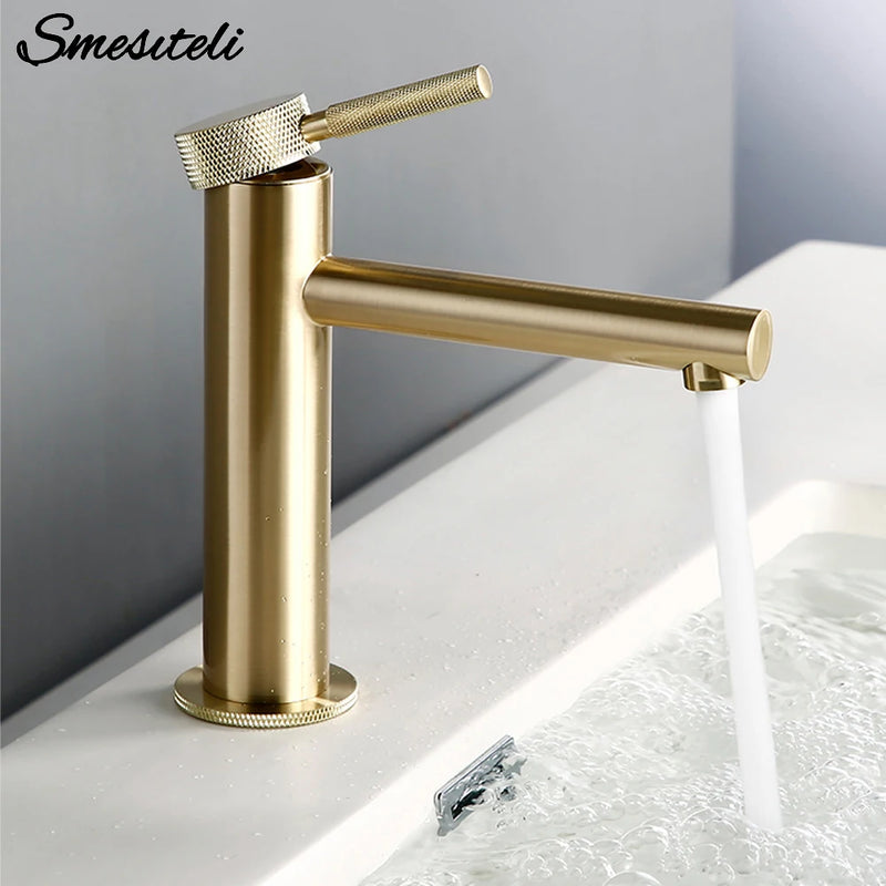 GoldKnurl One – Luxe Geborsteld Gouden Wastafelkraan met 360° Rotatie